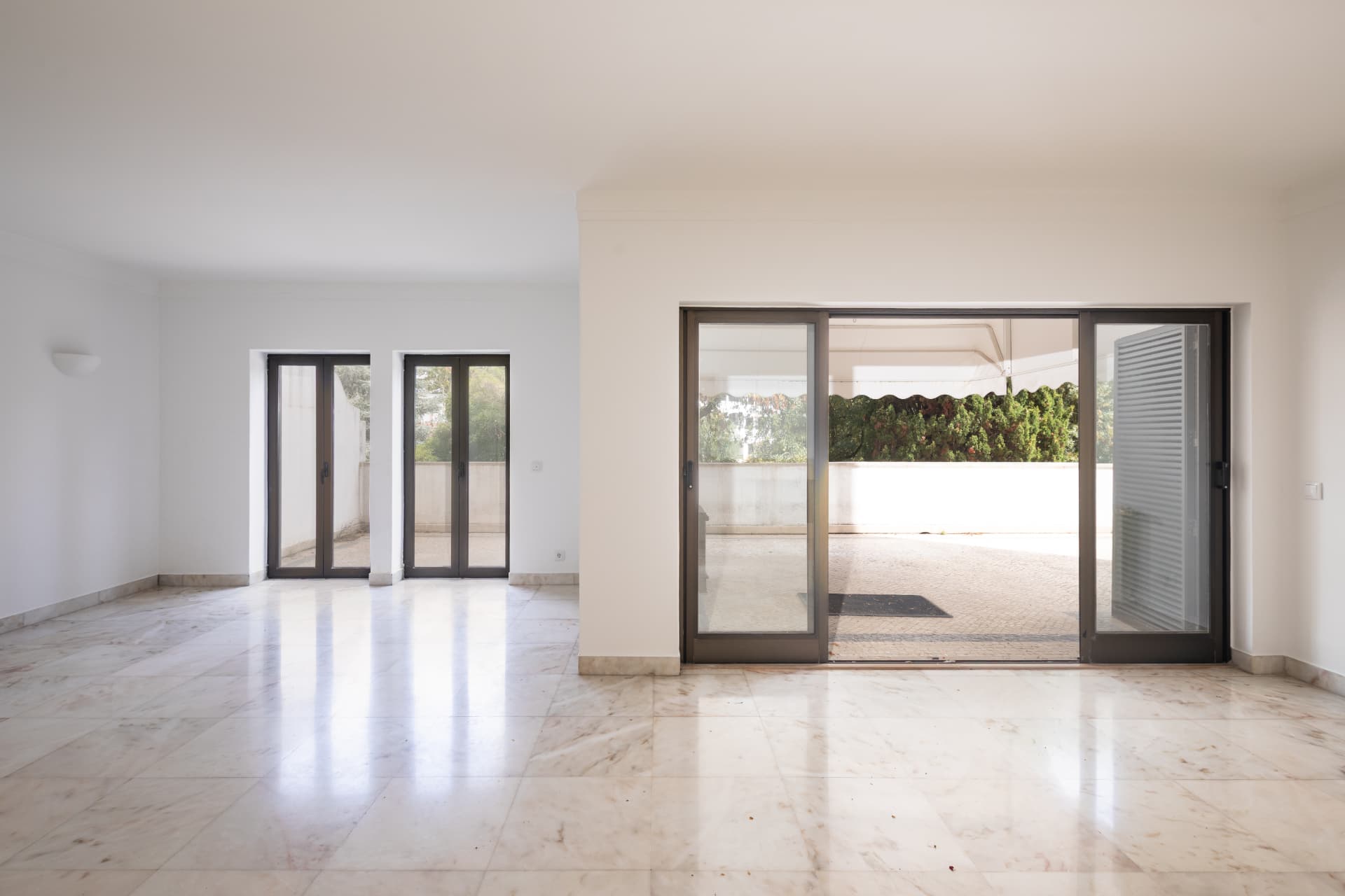 Three-bedroom apartment with terrace in Monte Estoril — MONTE ESTORIL